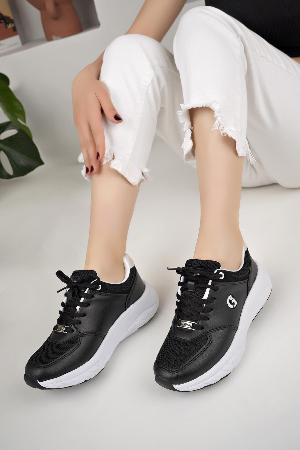 Siyah/Beyaz Ortopedik Konforlu Kadın Spor Ayakkabı Günlük Sneaker